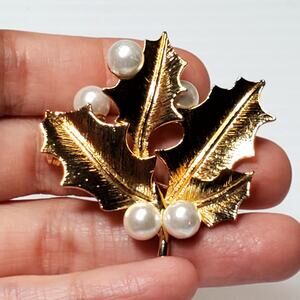 Talbots Leaf Brooch Pin Oak Fall Faux Pearl Brushed Gold Tone Realistic 1.5"